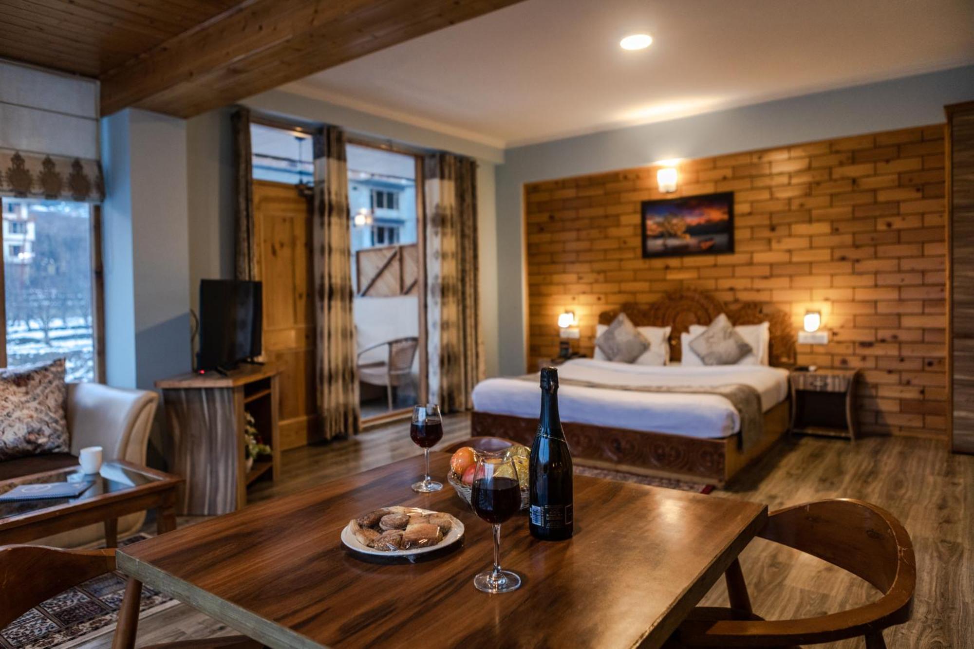 Snow Flakes Resort And Spa Centrally Heated Luxury Resort Manāli Buitenkant foto